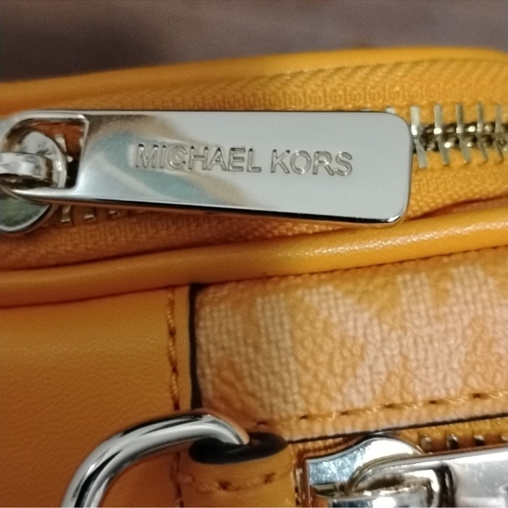Michael Kors Orange Jet Set Crossbody Bag with patches. Brand New NWT $398 MRSP - Picture 8 of 11